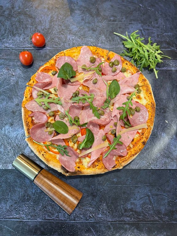 П Пицца с итальянскими деликатесами